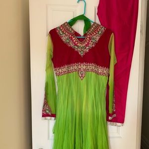 Women’s Indian dress with pants and scarf size 38